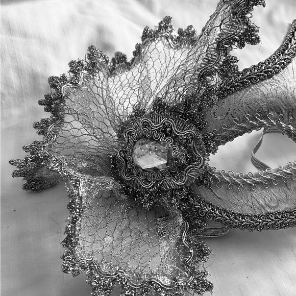 Silver Mask - Picture 2 of 3